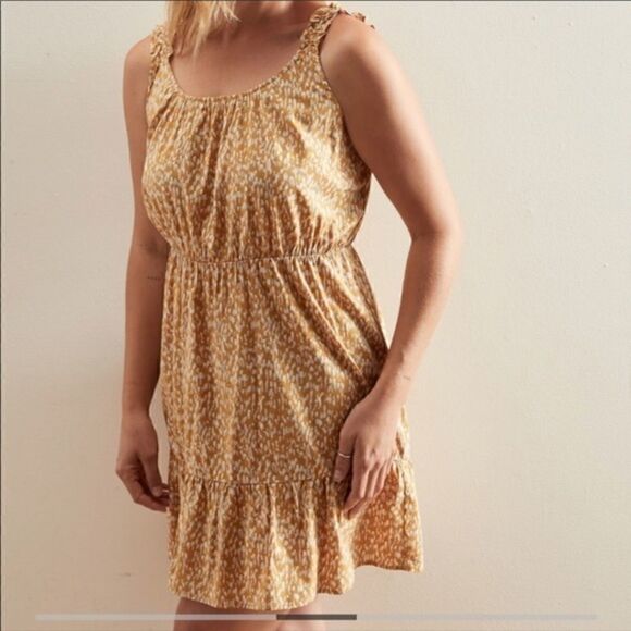 Banana Republic Ruffle Fit n Flare Dress - Picture 7 of 9